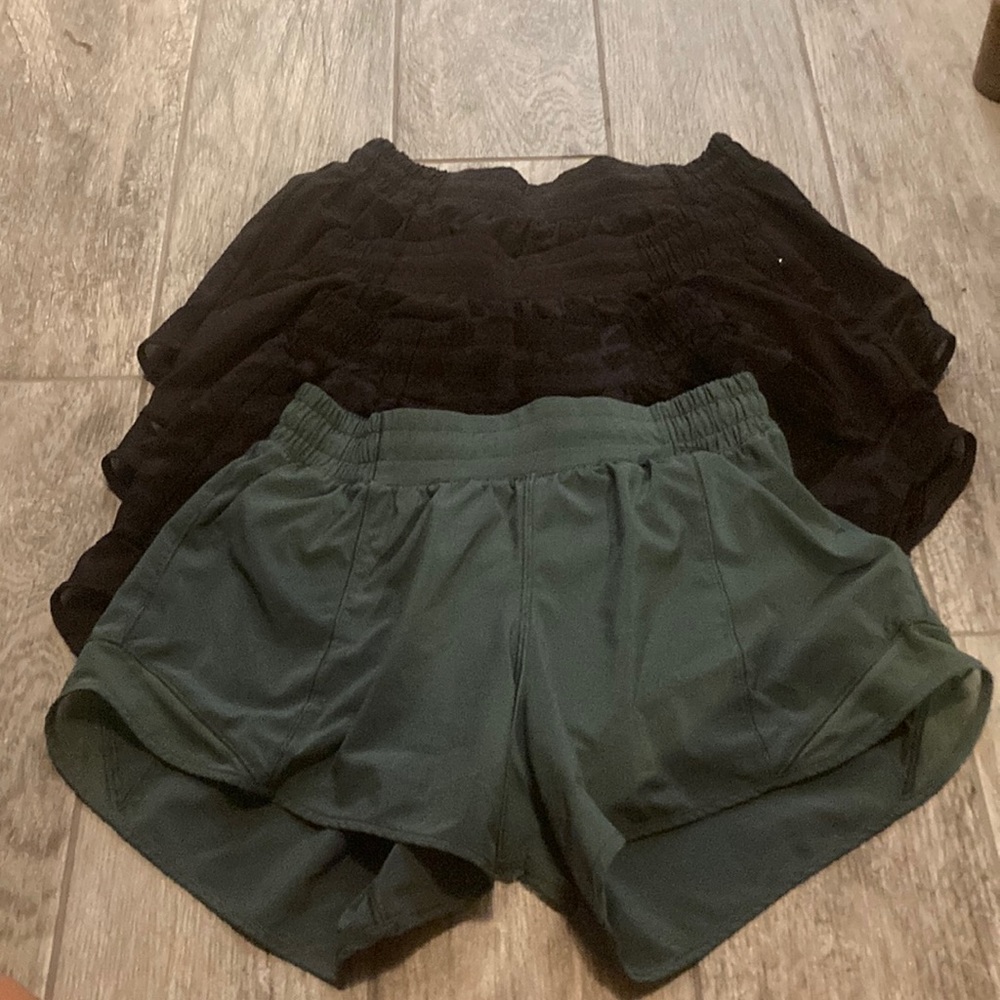 Lululemon size 6 shorts hotty hots